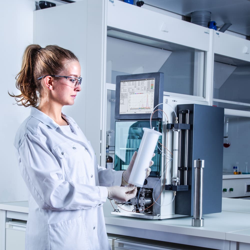 Woman_Laboratory_04.tiff