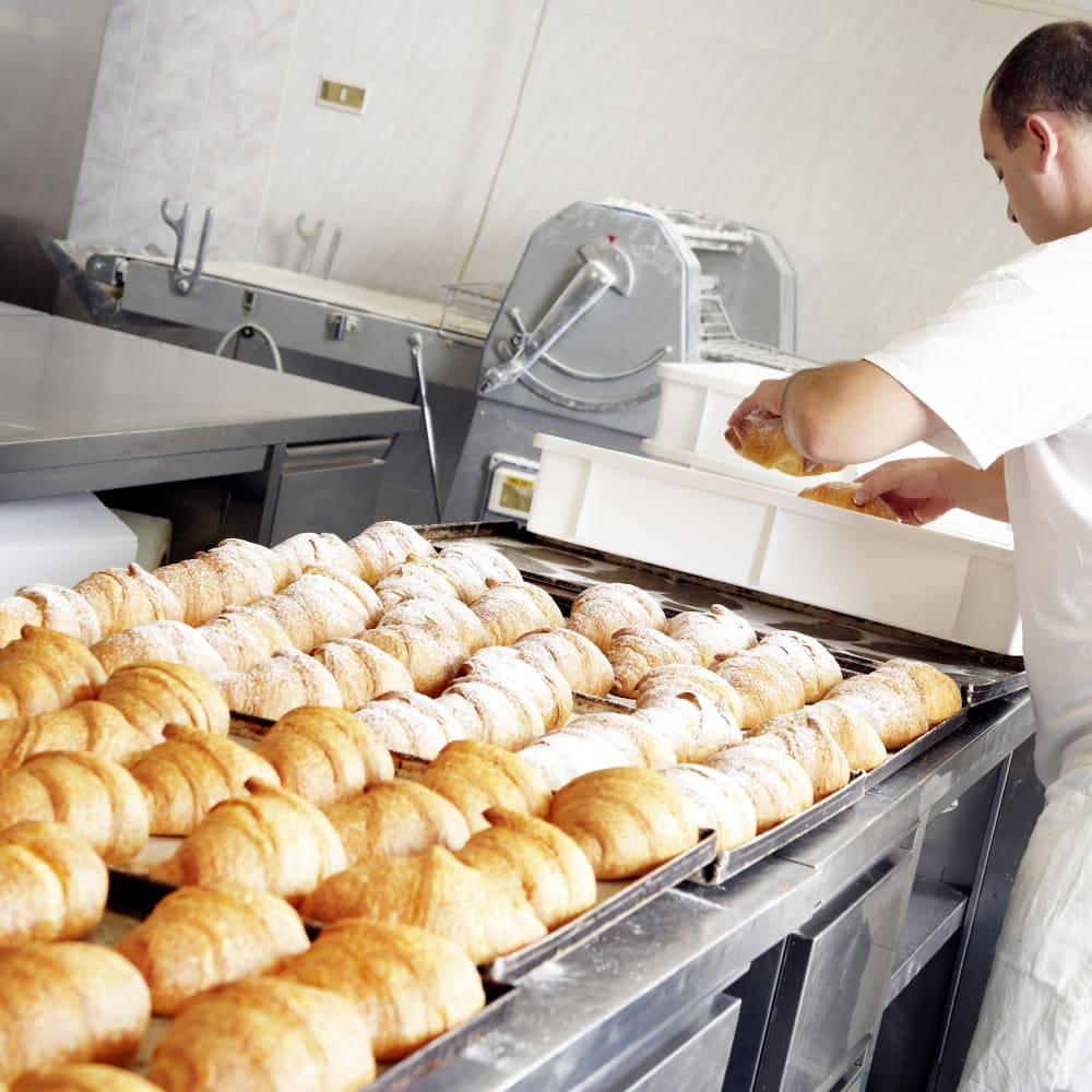 Food_Bread_Production_Man.tiff