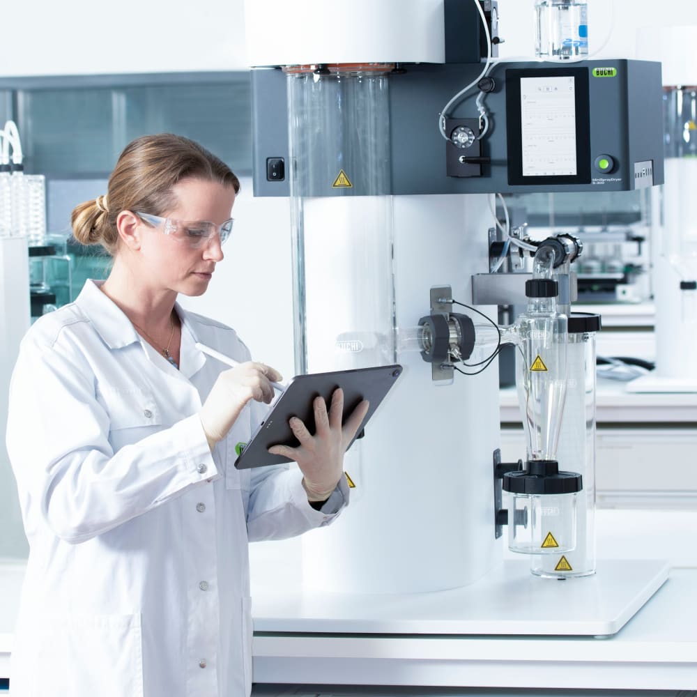Woman_Laboratory_S-300_02.tiff