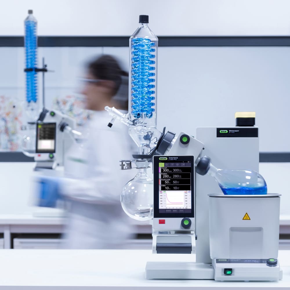 Woman_Laboratory_Equipment_01.tiff